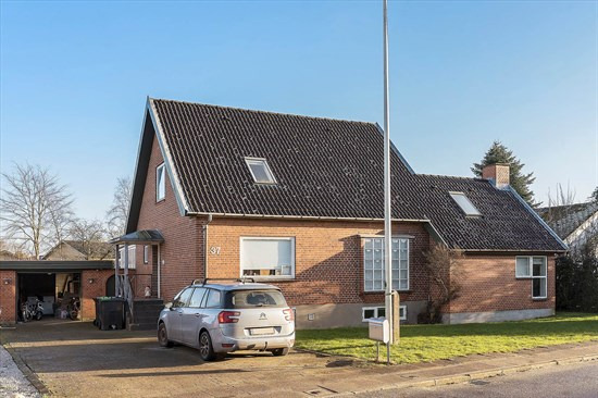 Præstegårdsvej 37 og 1 anden boliger er kommet til salg denne uge i Vojens - se boligerne her.