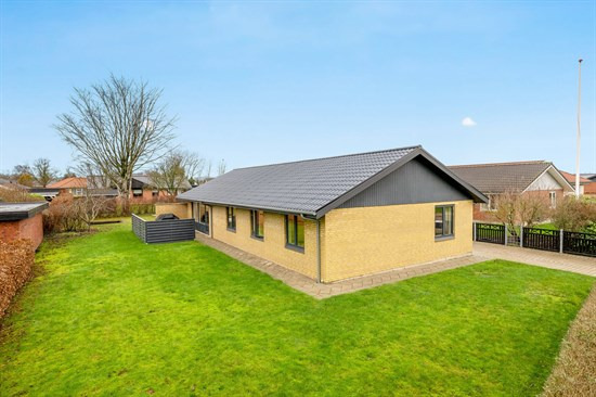 Pilevænget 16 og 1 anden boliger er kommet til salg denne uge i Videbæk - se boligerne her.