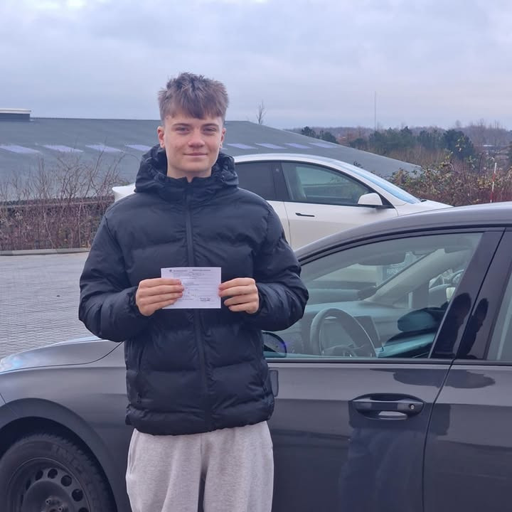 Tobias får kørekort gennem Guldkortet ApS