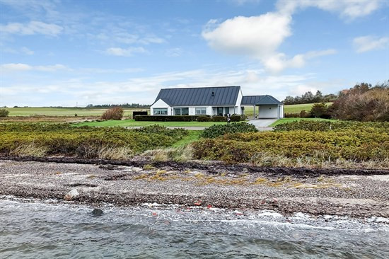 Top 6 over dyreste boliger til salg i Thyholm. Priser op til 5.950.000 kr