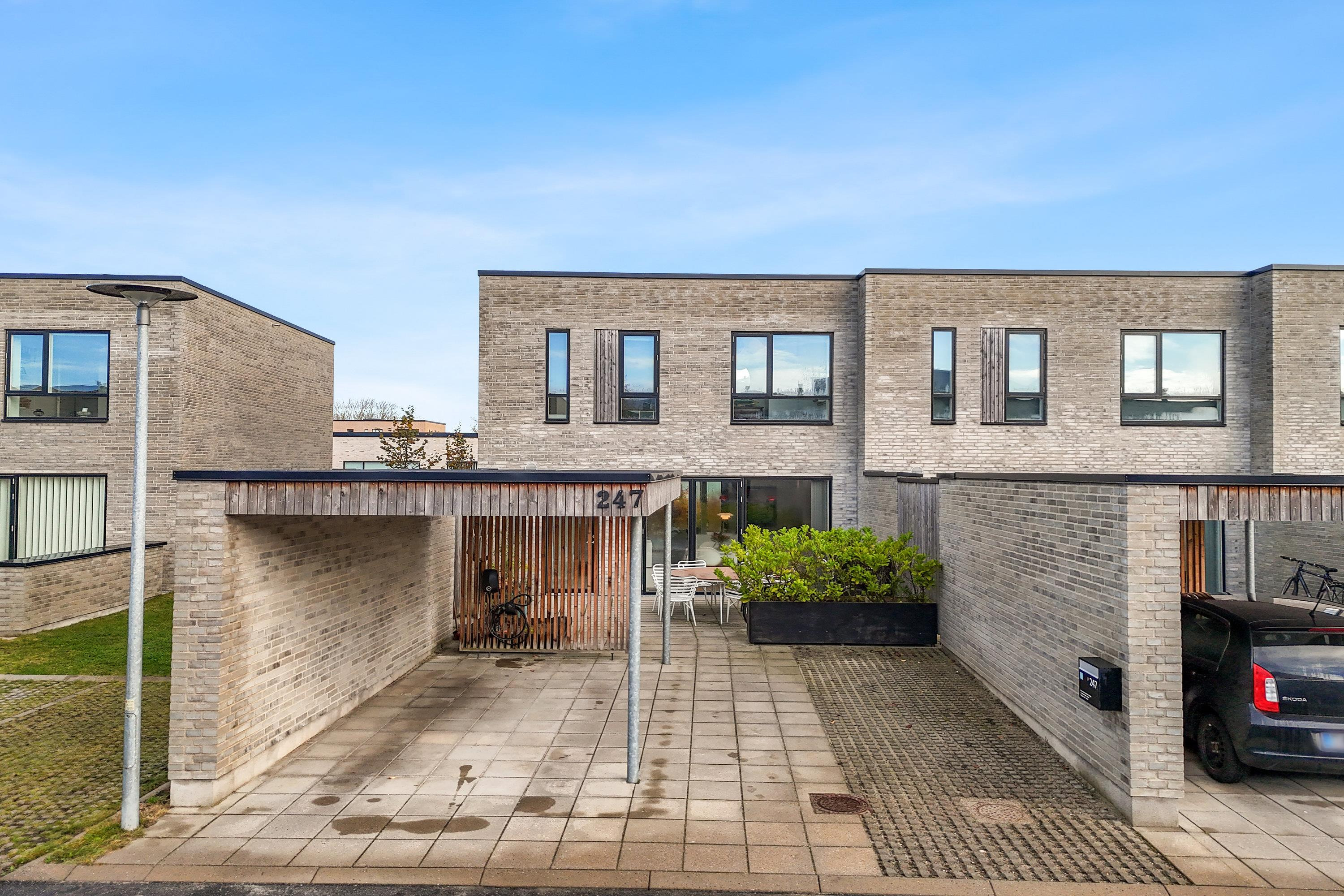 Stilfuldt og moderne rækkehus fra 2020 i Sofiendalen