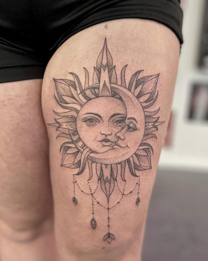 Hos Din Tatovør præsenterer betagende tatoveringer inspireret af sol, balance og natur