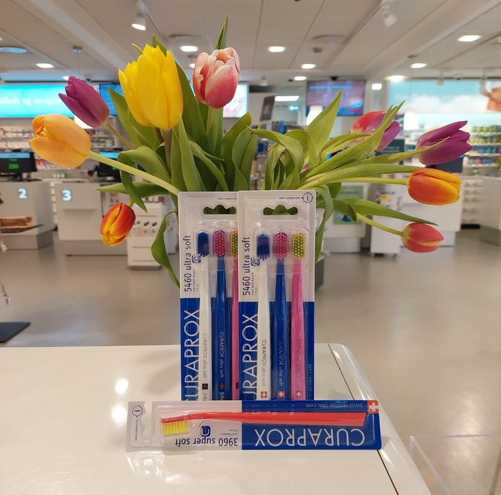 Spar 15% på Curaprox tandbørster hos Herning Løve Apotek: Effektiv plakfjerning og skånsom rensning tilbydes indtil 24. april