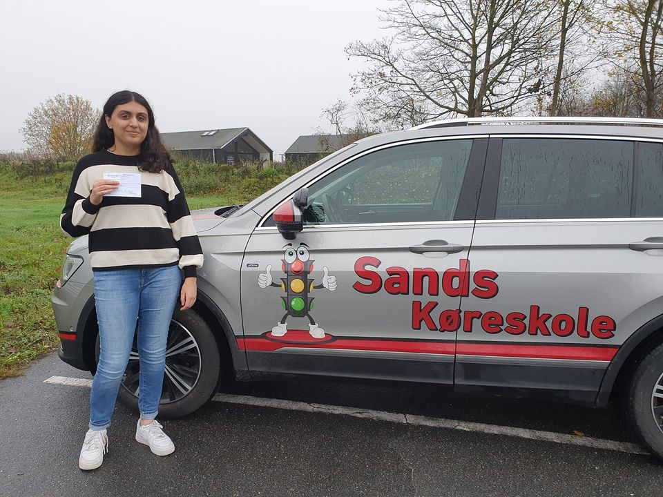 Sands Køreskole ønsker tillykke til Marwa Omarkheilk med kørekortet