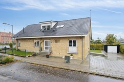 Til salg hos John Frandsen Ikast: Skolegade 1, 7430 Ikast