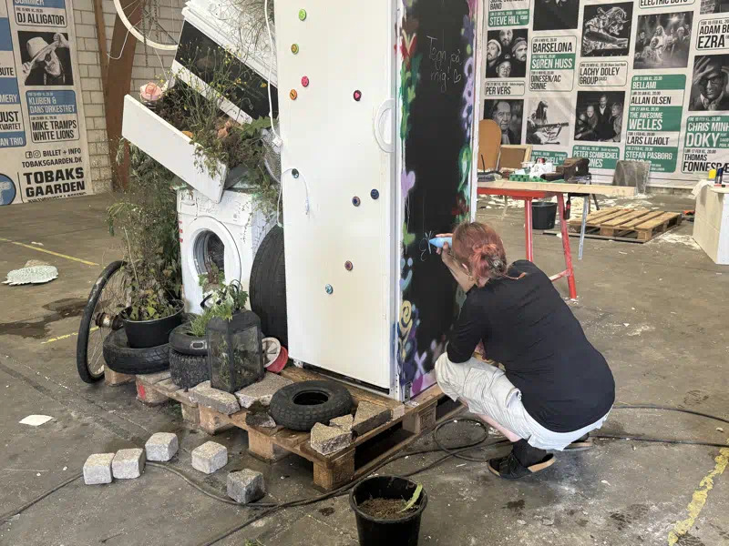 Unge fra Assens styrker fællesskab og trivsel gennem kunstprojekt med Jens Ingvard Hansen