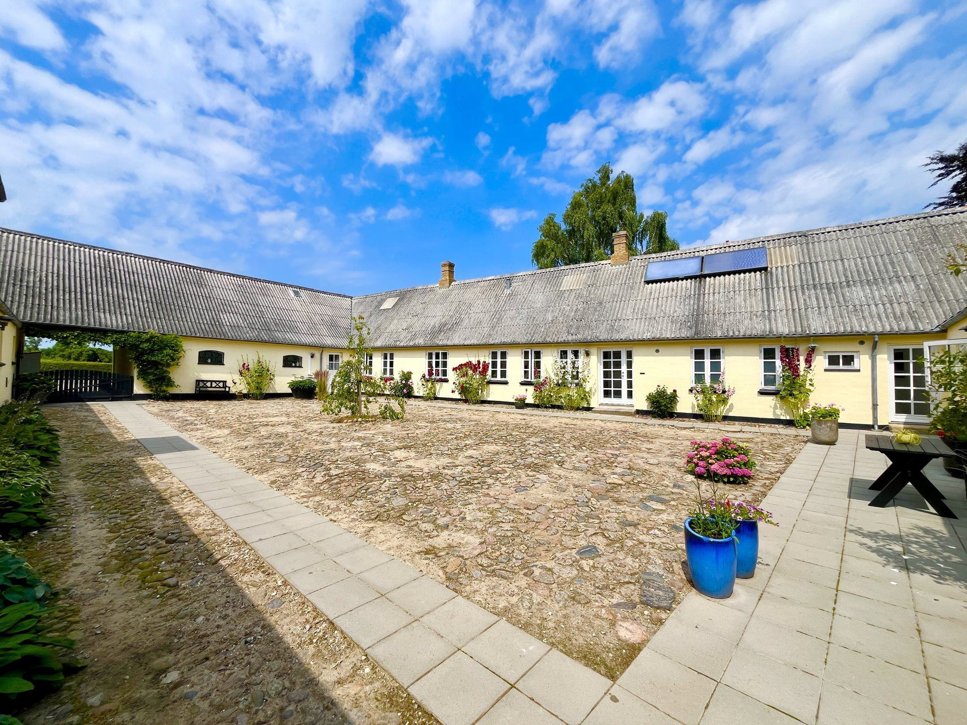 En ren boligdrøm på [m² på dyreste bolig] m² til 11,5  mio. kroner er nu komme til salg i Samsø: Se hvor de dyreste boliger til salg i Samsø er