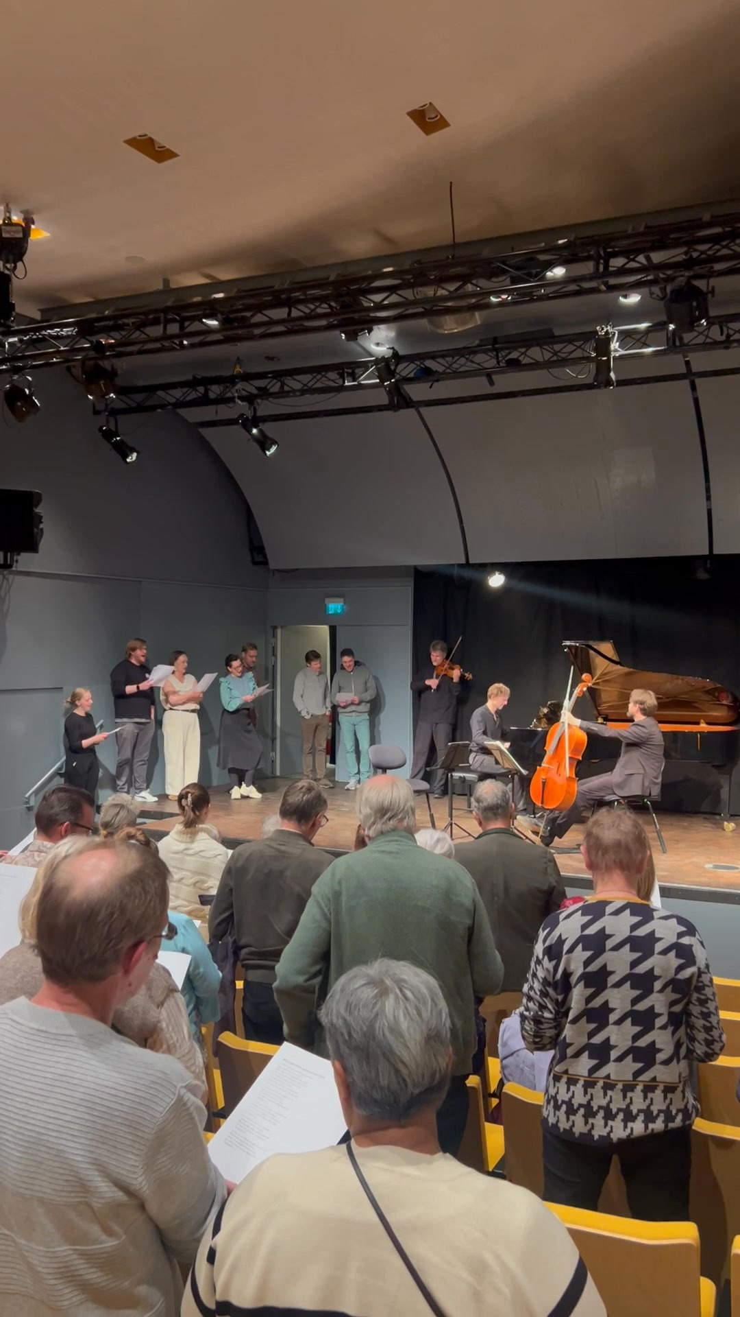 EMV siger følelsesladet farvel til cellist Jonathan Slaatto efter 23 år