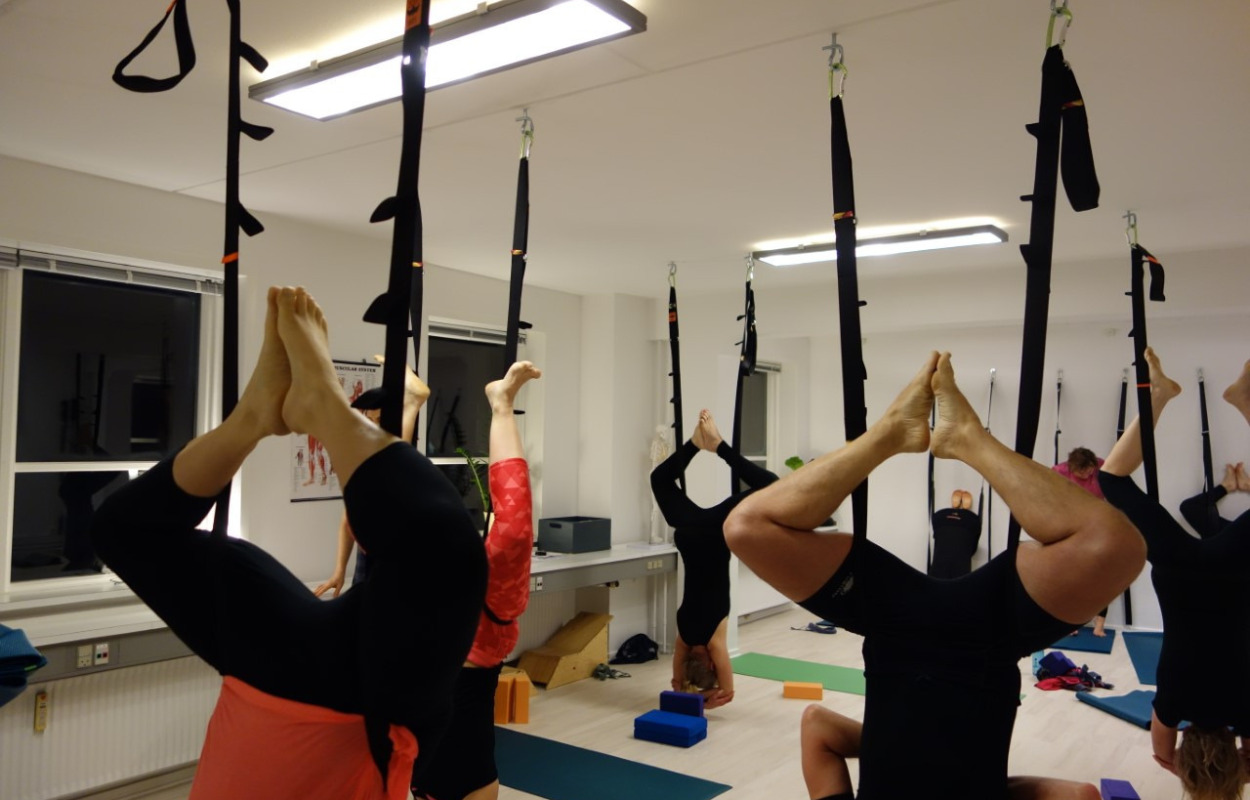 På Ananda Yogaskolen i Silkeborg er der plads til alle