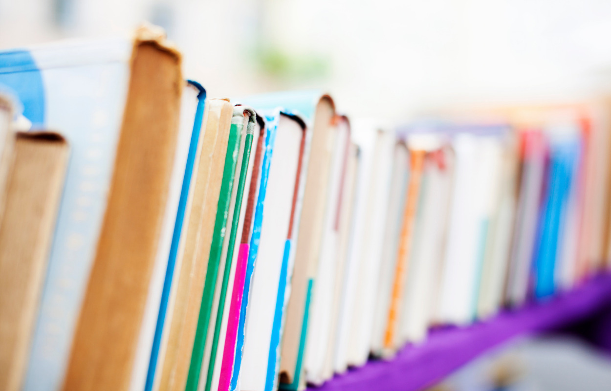 Herning Bibliotek sælger ud af bøger