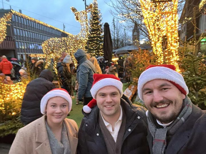 John Frandsen Herning fejrer tændingen af juletræet på Torvet