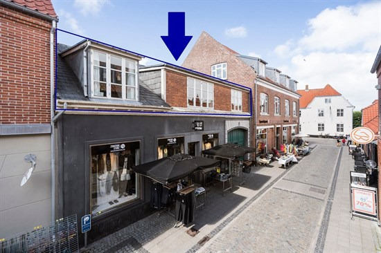 Charmerende og godt indrettet 3-værelses lejlighed med altan i hjertet af Ringkøbing