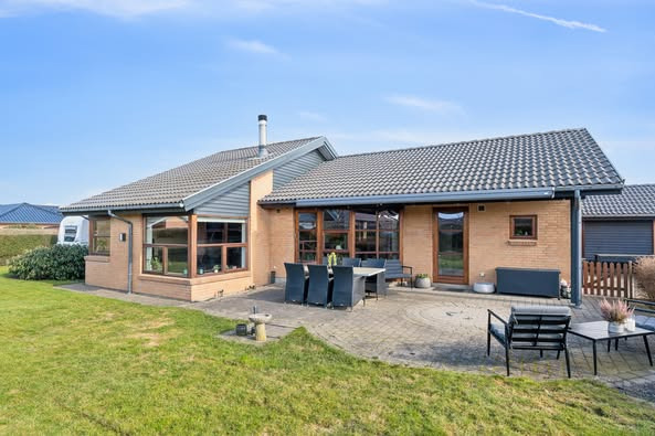 Nybolig Hedensted præsenterer moderne familievenlig villa i Løsning