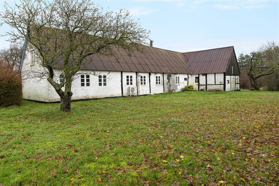 Pedersker Hovedgade 1 er til salg for kun 345.000 kr.: Se de billigste boliger til salg i Aakirkeby her