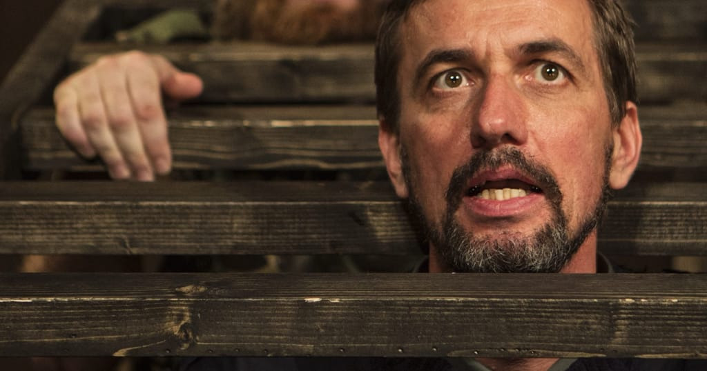 Oplev en musikalsk rejse i familiehemmeligheder på Teatret Gruppe 38