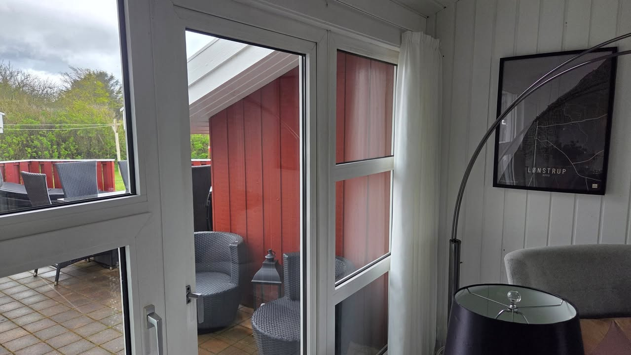 Høj Data ApS tilbyder gratis opmåling til gardiner og solafskærmning
