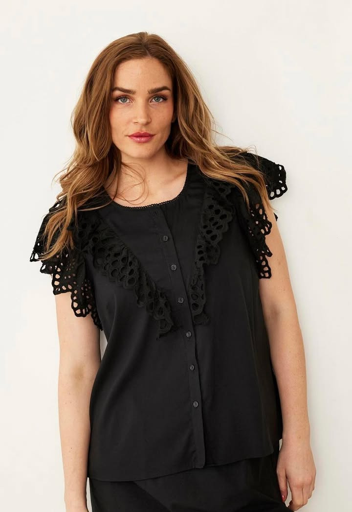 Rosengreen tilbyder flot bluse fra Infront til nedsat pris