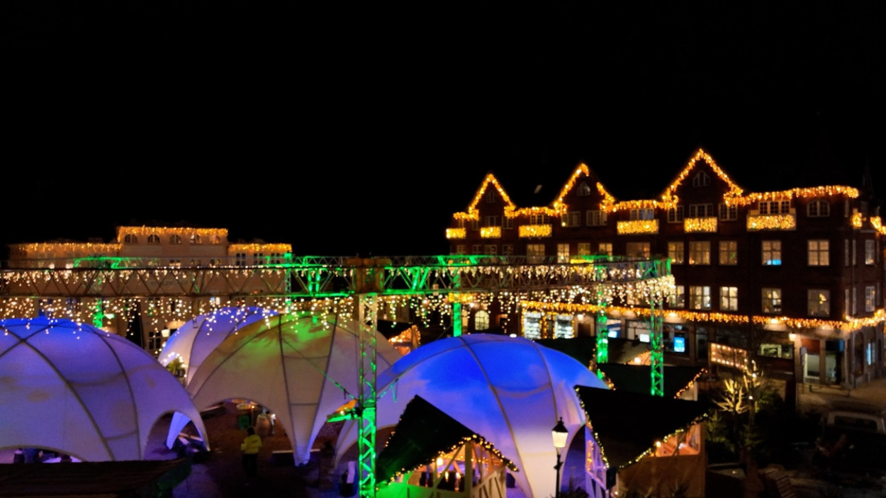 Nytorv spærret: Viborg er i fuld gang med forberedelserne til den årlige "Jul i Viborg"