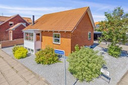 Til salg hos WESTERGAARD BOLIG: Totalrenoveret rødstensvilla i flot stil