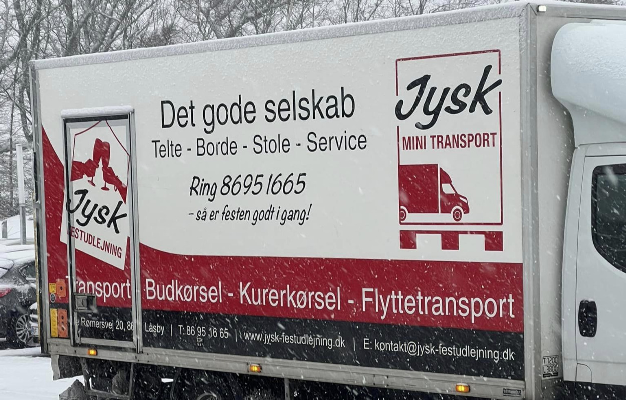I sne og slud bringer Jysk Festudlejning teltene ud