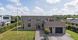 &LIVING Aalborg regulerer pris på moderne familievilla i Nørhalne