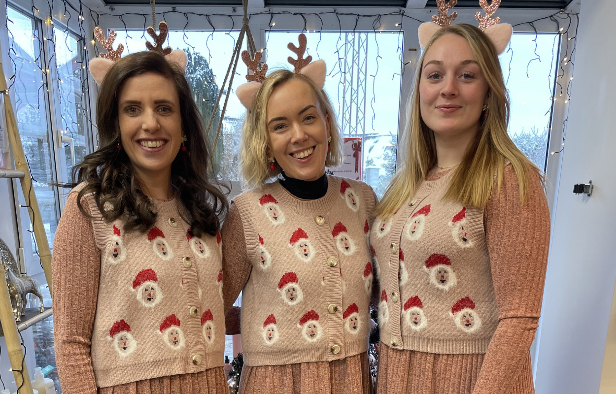 Nissepigerne og kunderne gør julen i salon SMUK-ByLæsø magisk