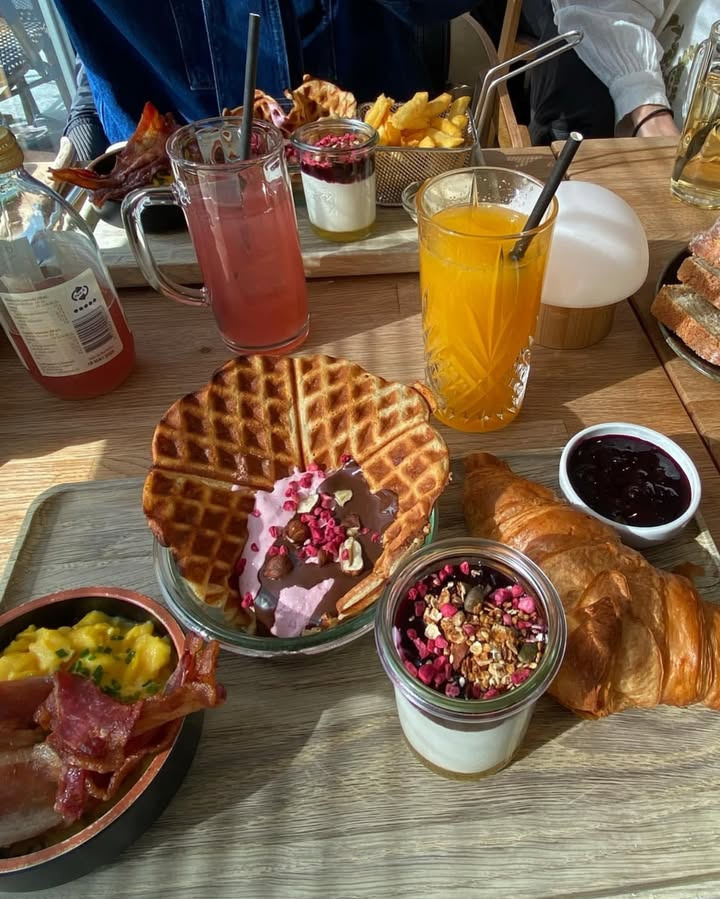 Café Bryggen i Thisted tilbyder skræddersyet brunchoplevelse med op til 20 retter