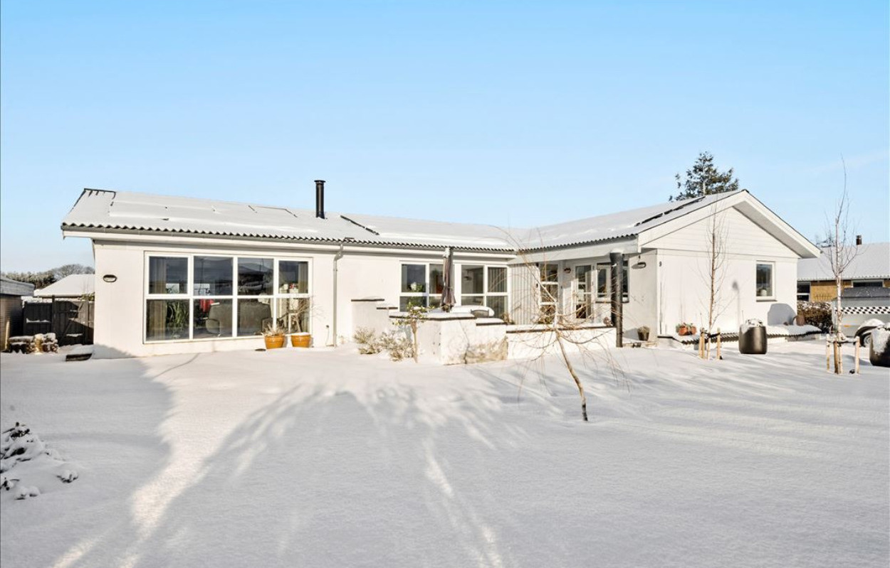 Kom til Åbent hus på en indflytningsklar og rummelig villa på Ligustervej