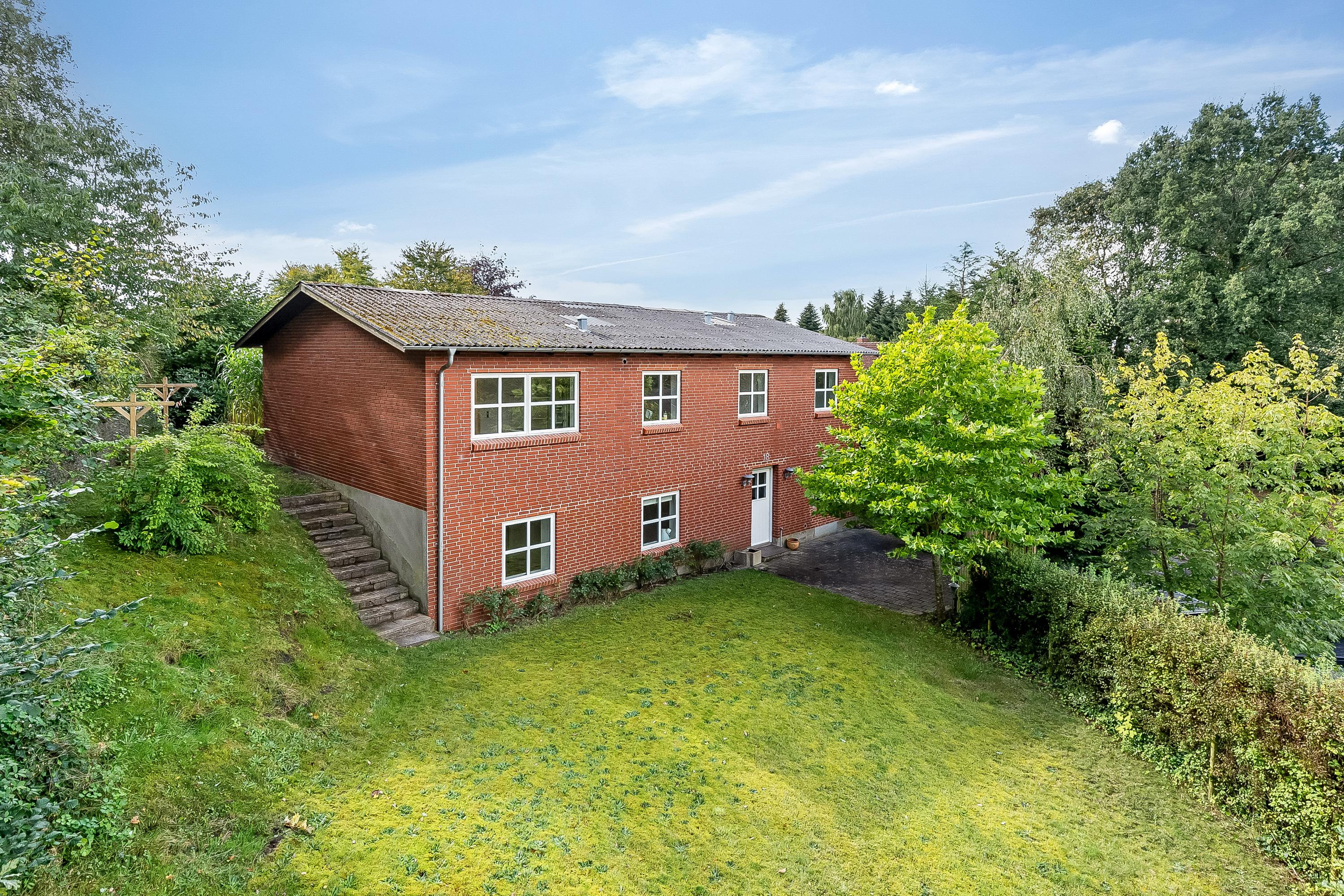 Til salg hos RealMæglerne Middelfart: Velbeliggende villa i Strib