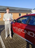 Frederik får kørekort hos StartDriving.dk - Hosbonds Køreskole: Kold onsdag blev til en festdag!