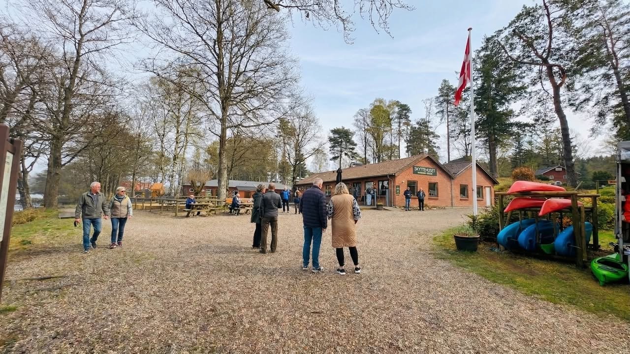 Skyttehusets Outdoor Camp fejrer sæson 2026 med flaghejsning og morgenhygge