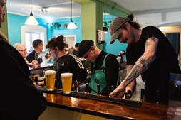 Stillelæsningsfest på Slowburn Brewing Co-op