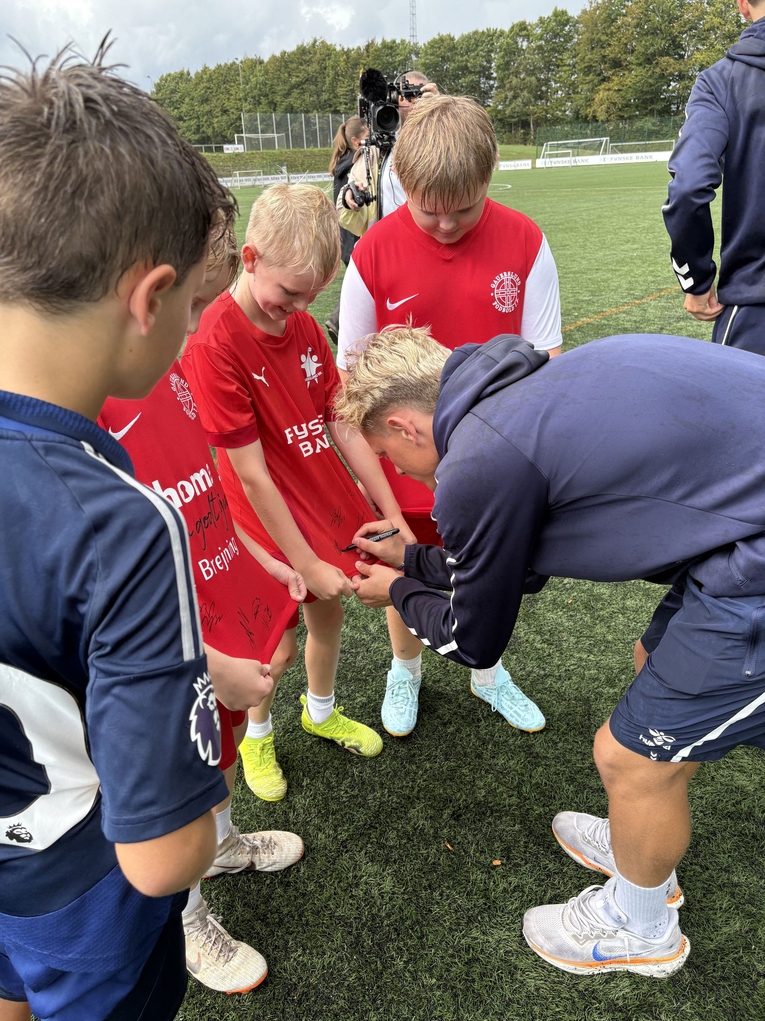 Unge fodboldtalenter fik enestående træningsoplevelse med U21-landsholdet i Gauerslund