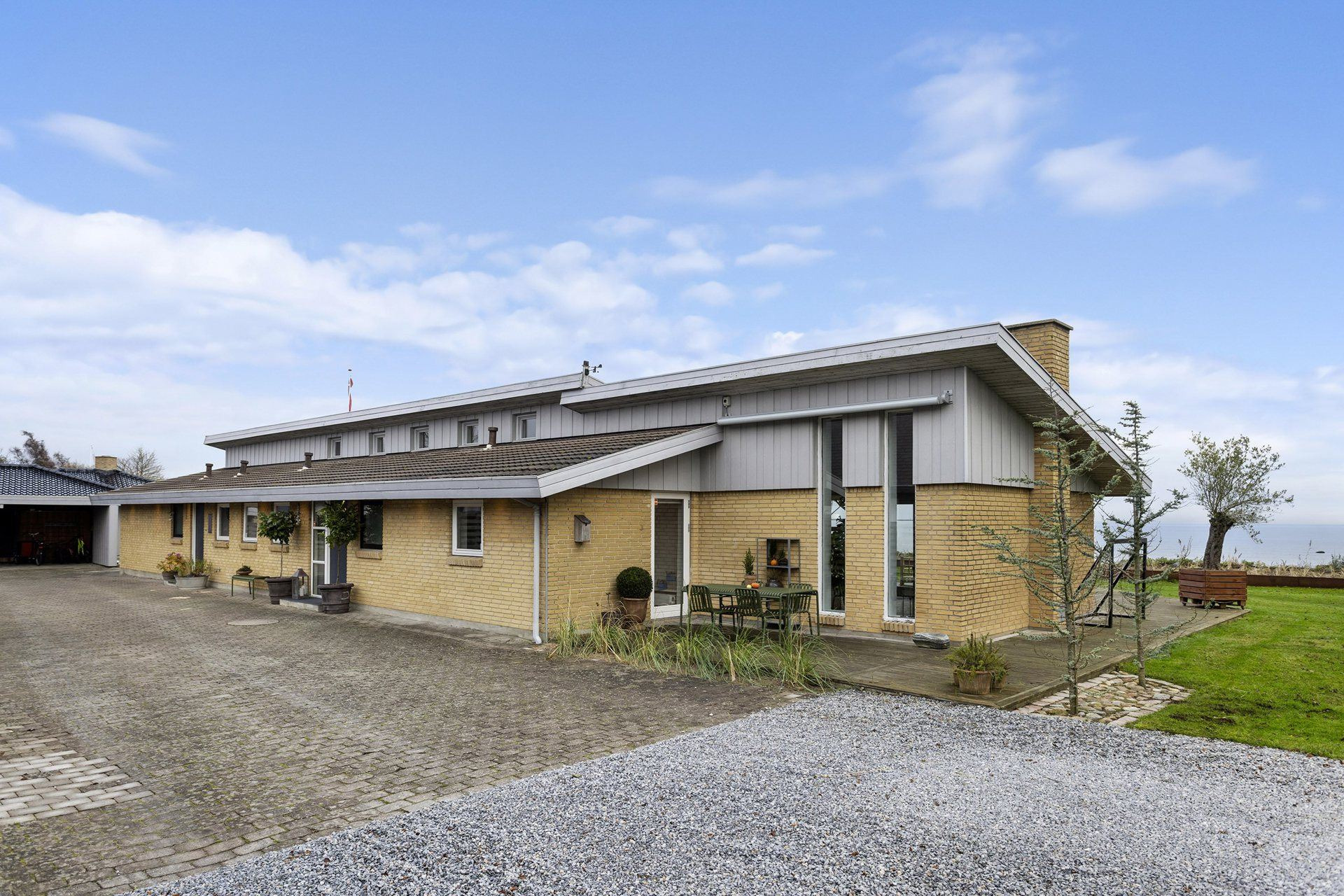 En ren boligdrøm på [m² på dyreste bolig] m² til 5,8  mio. kroner er nu komme til salg i Frederikshavn: Se hvor de dyreste boliger til salg i Frederikshavn er