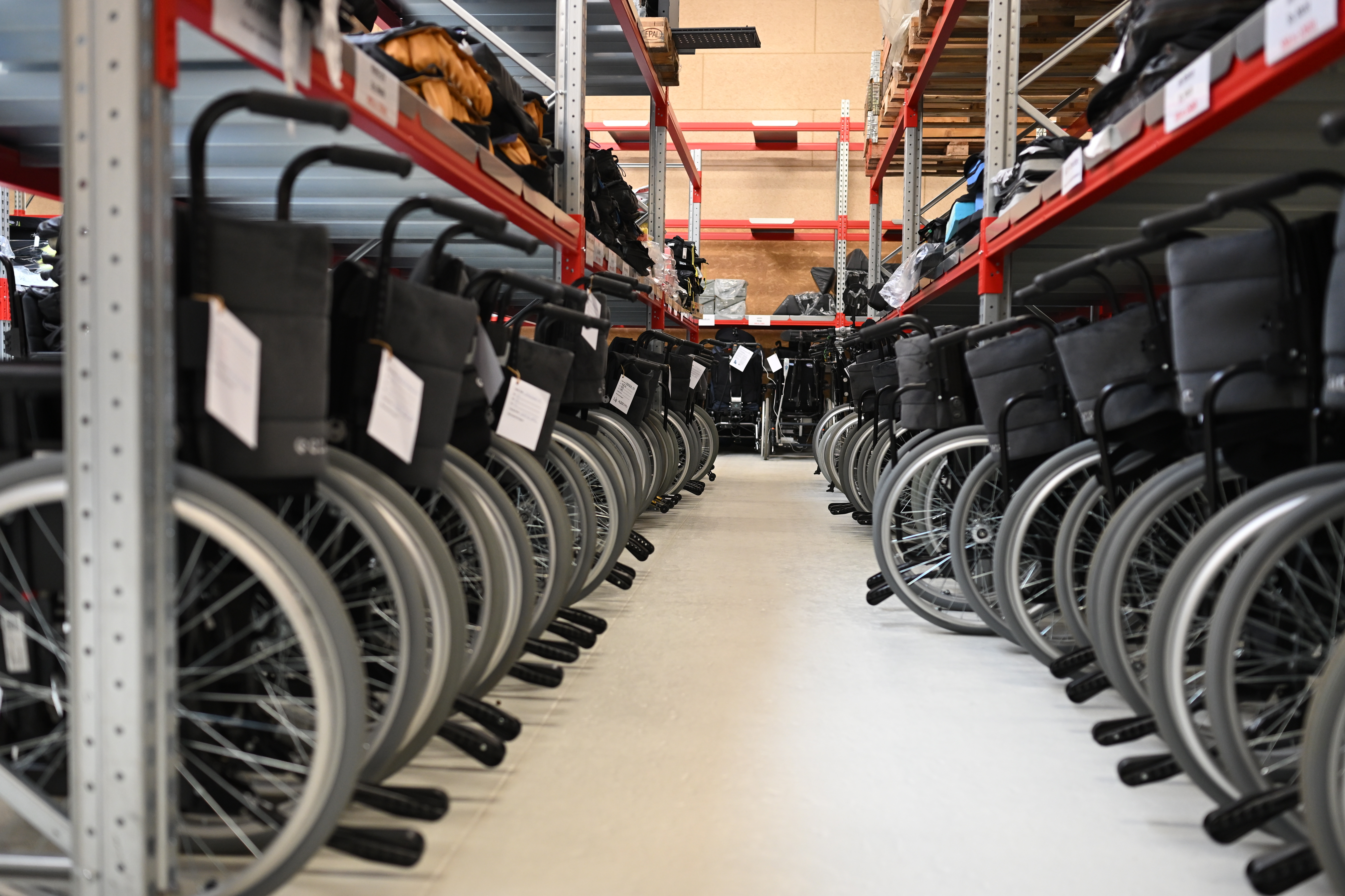 Hjælpemiddelhuset Kronjylland åbner nyt selvafhentningsrum – og inviterer til fejring