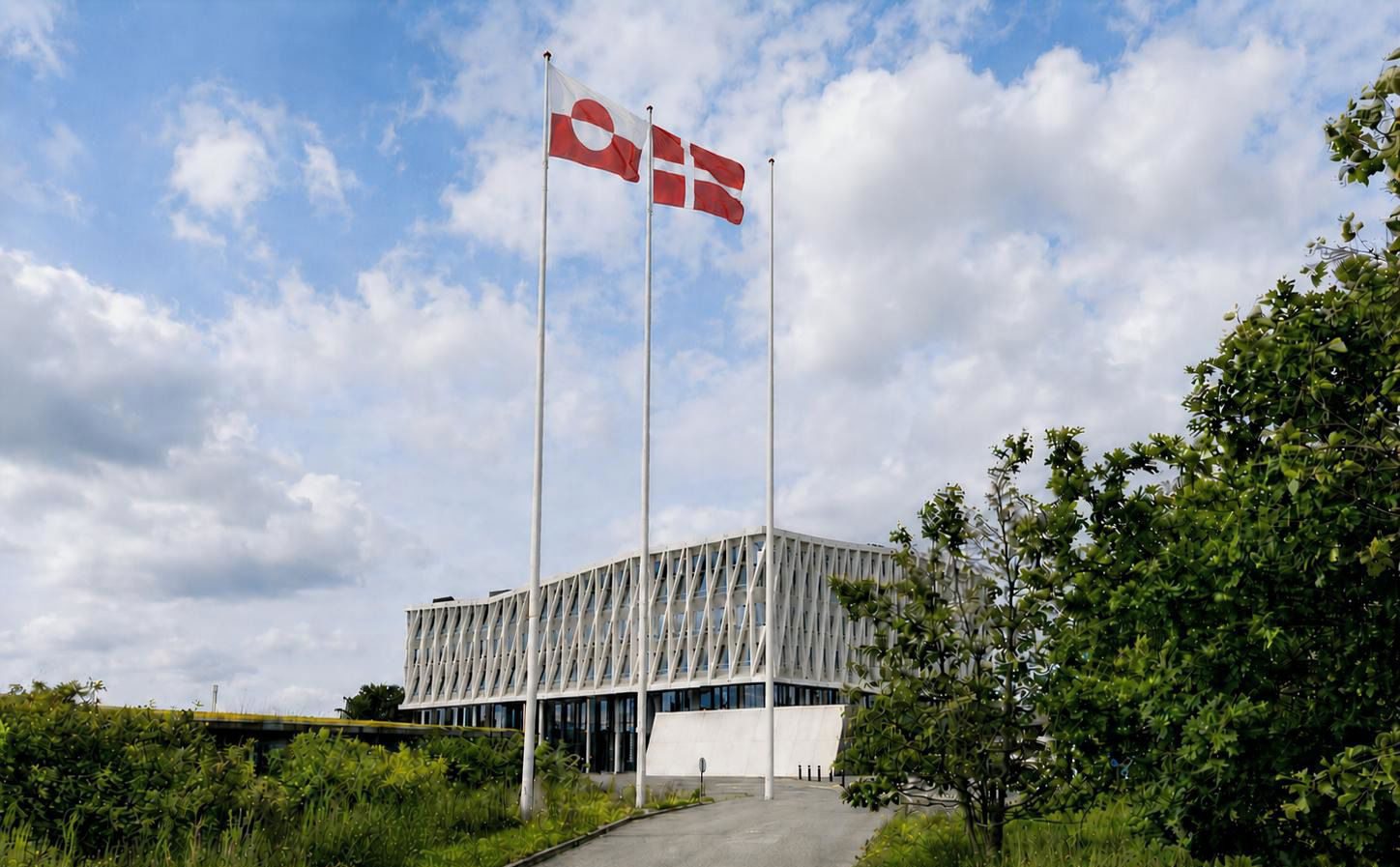 Viborg markerer Grønlands nationaldag med flaghejsning og fællessang foran rådhuset