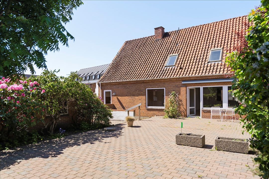 Til salg hos EDC Ejen­doms­grup­pen  Struer : Villa med god planløsning til hurtig overtagelse