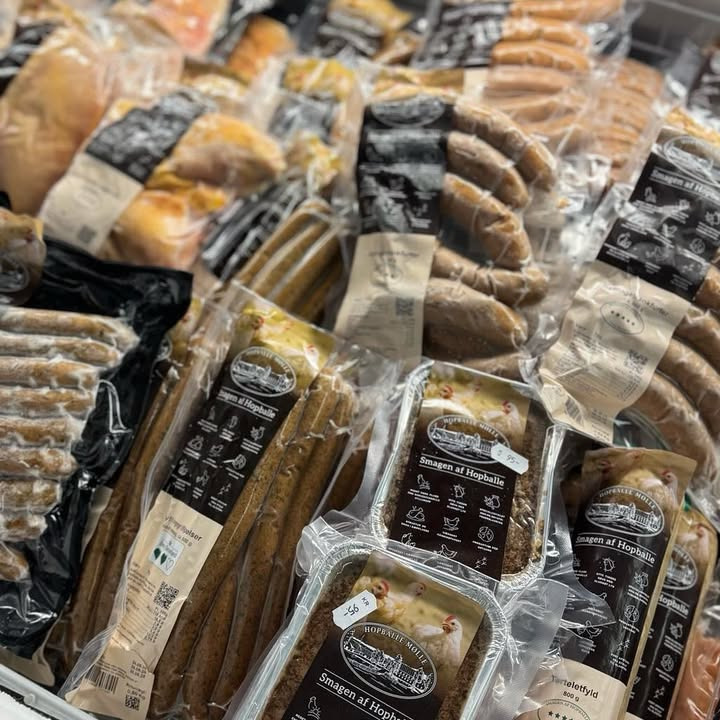 Fru Hansens Butik & Café byder på friske kyllingespecialiteter fra Hopballe Mølle