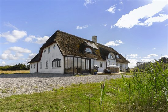 Fjordvejen 9 og 1 anden boliger er kommet til salg denne uge i Vemb - se boligerne her.