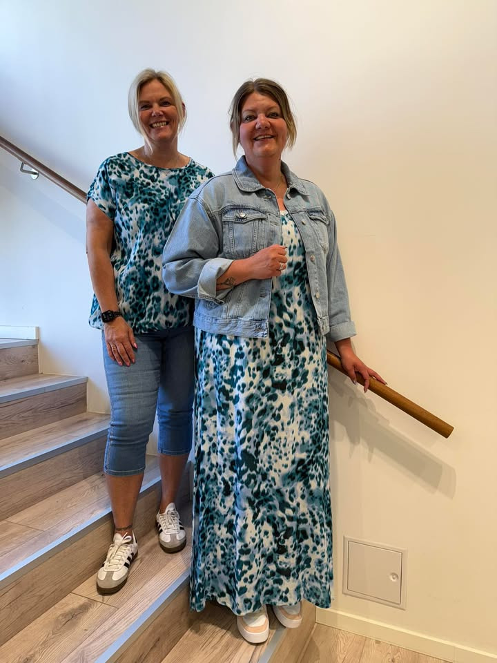 Only Curves deler øjeblik i Kaffe Curve-print med fællesbillede af Dina og kollega på arbejde  