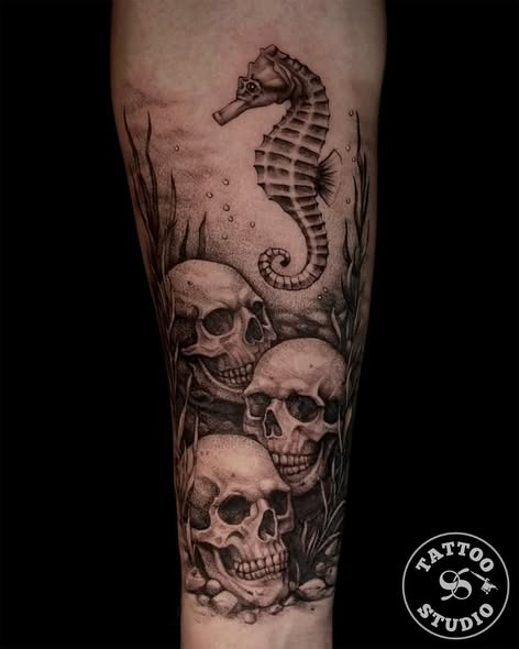 Tattoo Studio 96 fremviser unikt black & grey motiv med dramatisk kontrast