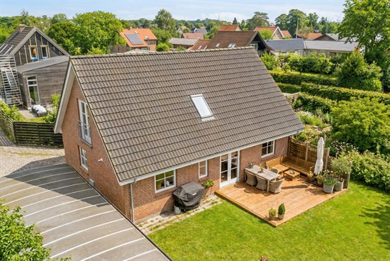 Mellemvangsvej 8 og 1 anden boliger er kommet til salg denne uge i Espergærde - se boligerne her.