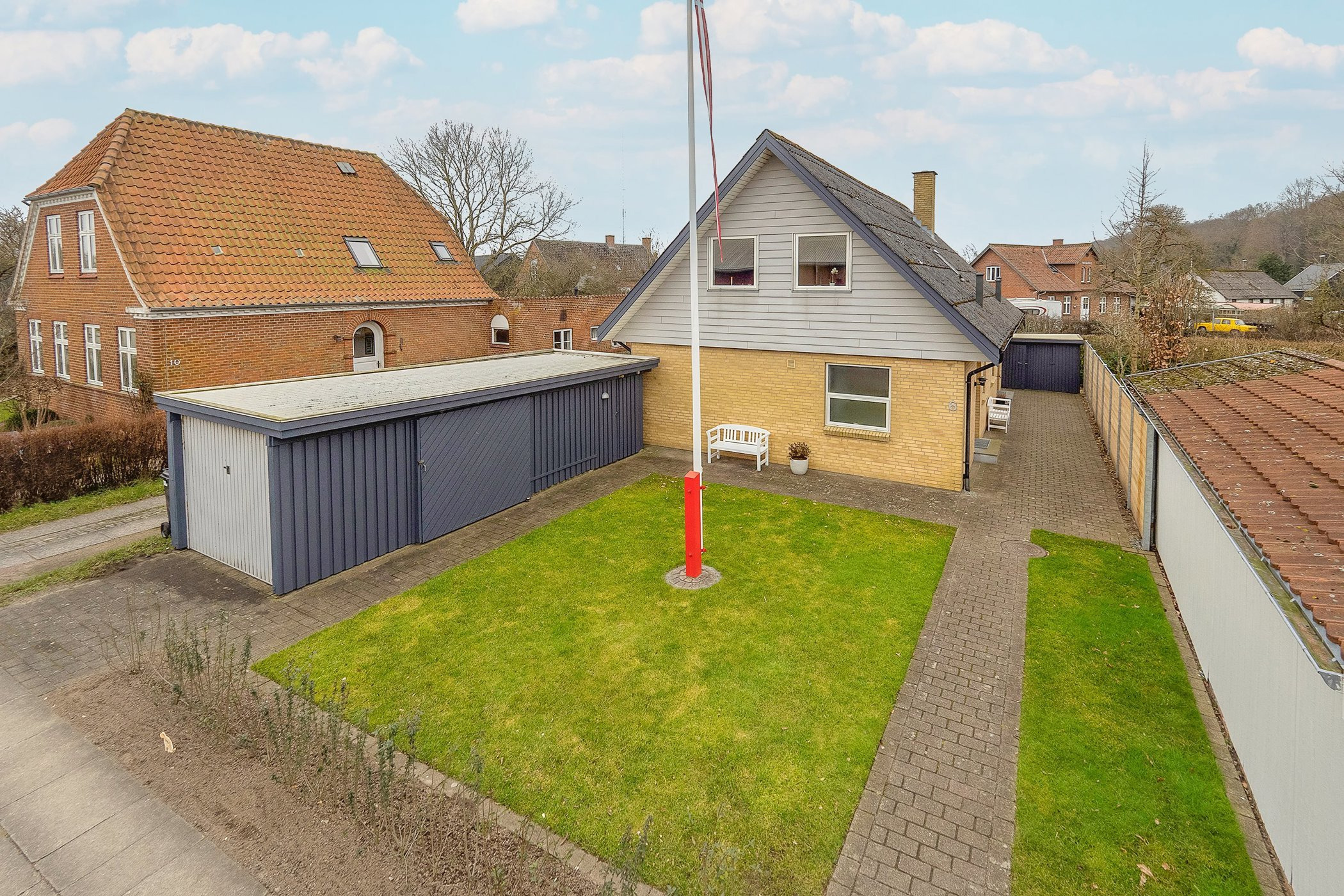 Rummelig villa på 152 m2 med seks værelser nær skov, vand og byens faciliteter