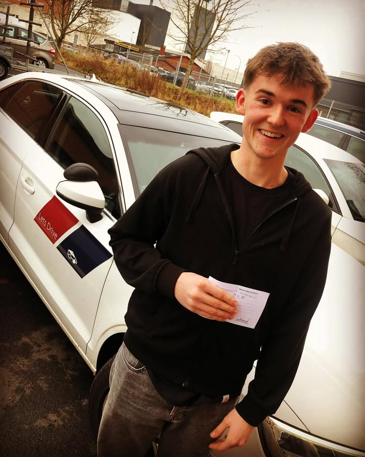 Jonas bestod køreprøven: Lets Drive ønsker tillykke