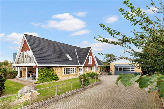 Top 6 over dyreste boliger til salg i Hvalsø. Priser op til 18.950.000 kr