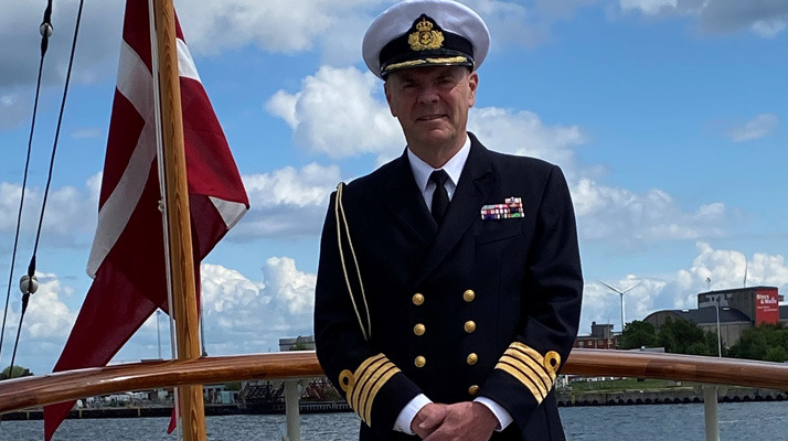 Oplev livet ombord på Kongeskibet Dannebrog med Peter Schinkel Stamp