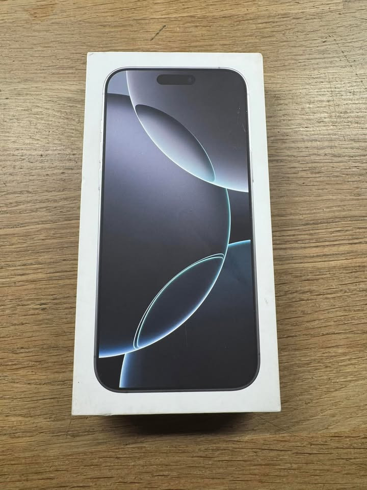 Ny iPhone 16 Pro Max hos Mobilhytten: Spar på pakken med cover og panserglas