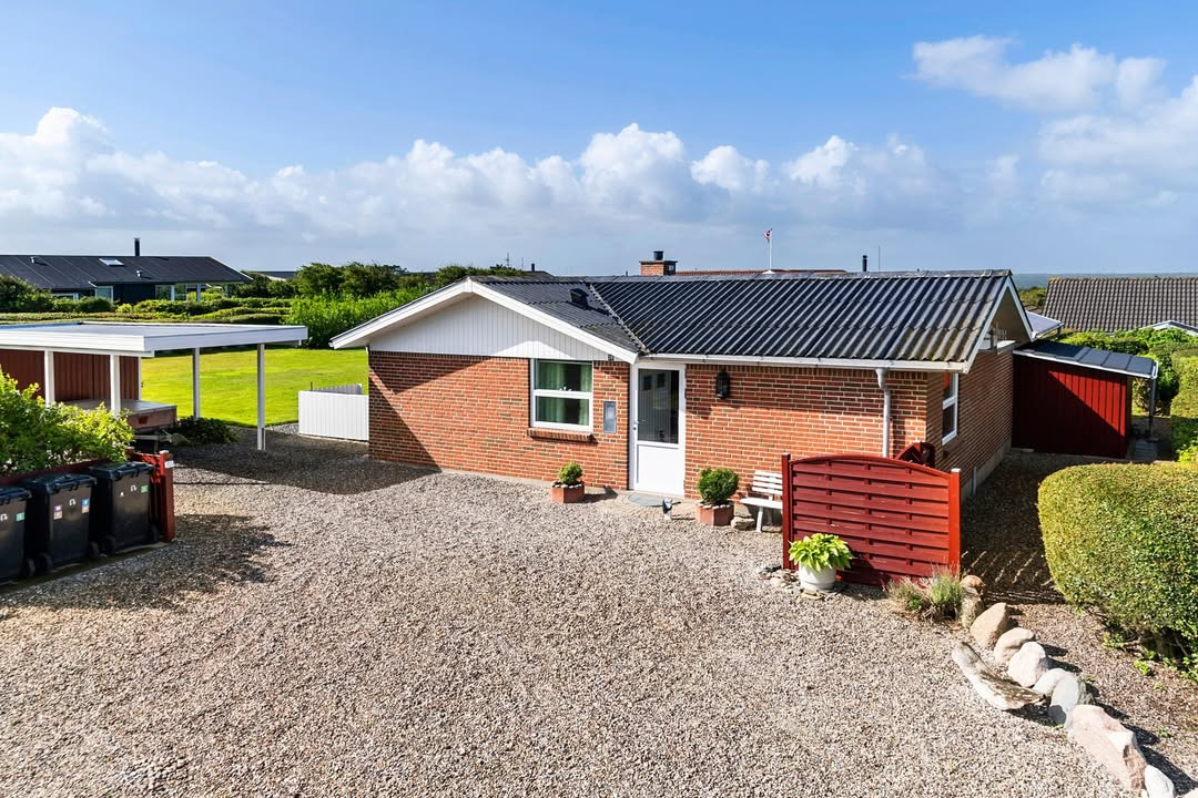 EDC Hurup Thy tilbyder velholdt sommerhus med fjordudsigt i Kærgården