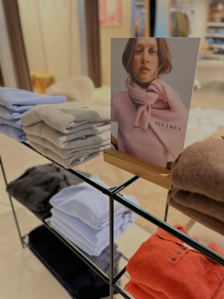 Livingshop Holstebro præsenterer striktrøjer fra Six Ames i eksklusiv uld