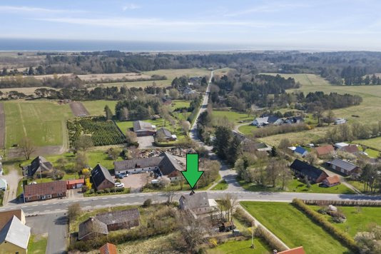 Prisvenligt hus med muligheder – tæt på strand og natur